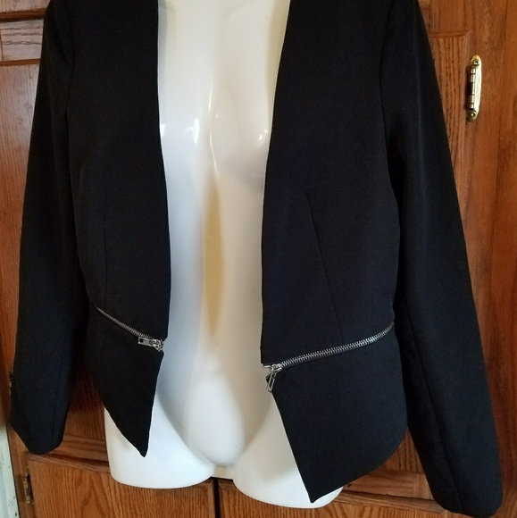 Black Blazer - Picture 2 of 6